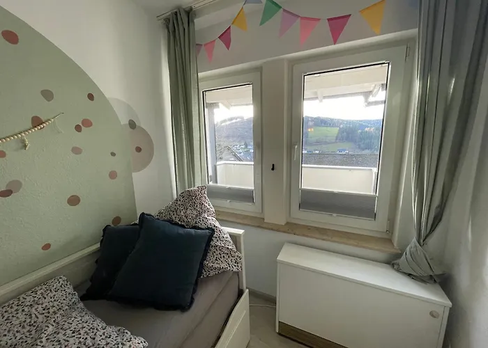 Dorfblick Mit 2 Sz, Wlan, Balkon & Ski- Oder Ebike Keller * Winterberg